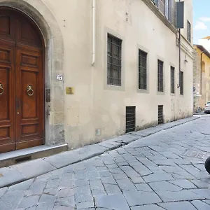 Apartment No2 Ancient Palazzo, Florence